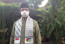 Salat Idulfitri, Anies Baswedan Gunakan Sorban Berbendera Palestina