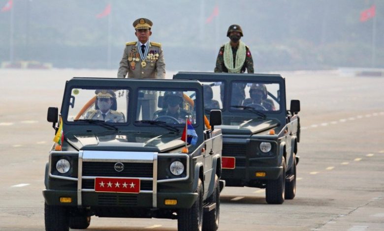 Kepala Junta Myanmar Jenderal Senior Min Aung Hlaing, Yang Menggulingkan Pemerintah Terpilih Dalam Kudeta Pada 1 Februari, Memimpin Parade Militer Pada Hari Angkatan Bersenjata Di Naypyitaw, Myanmar, Sabtu (27/3/2021). Antara/Reuters/Stringer/Rwa/Sa.