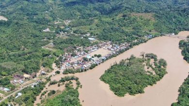 Warga Mengungsi Saat Banjir Landa Beberapa Desa Di Kalimantan Utara