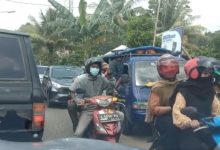 Kepadatan kendaraan menuju destinasi wisata di Banten. Foto : Benson/indoposco.id