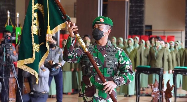 Kasad Jenderal TNI Andika Perkasa menaikkan pangkat 25 perwira tinggi TNI Angkatan Darat. Foto : Antara/HO-Mabes TNI AD