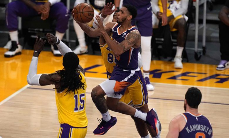 Devin Booker Singkirkan Lakers di Playoff