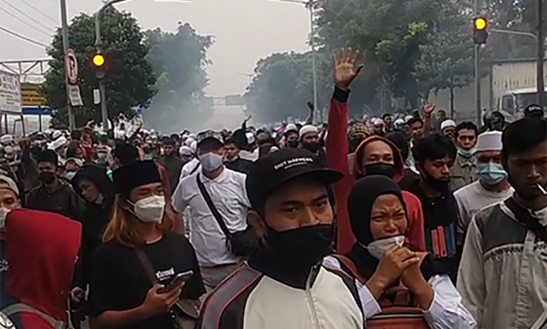 Kata Polisi soal Pendukung Rizieq Ricuh di Luar PN Jaktim