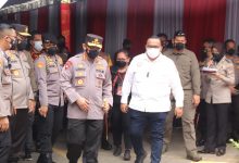 Kapolri Tinjau Vaksinasi Buruh di Banten