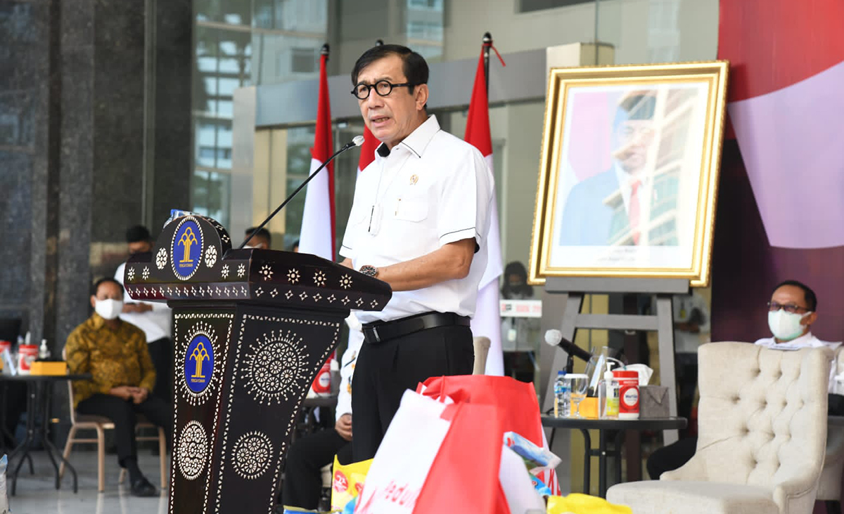 Menkumham Yasonna Laoly Lepas Puluhan Ribu Paket Bansos - Indoposco