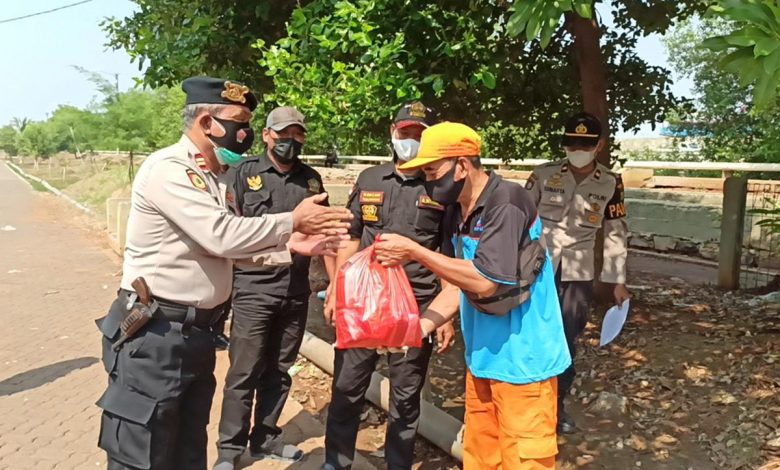 Polres Tanjung Priok Terus Gerilya Salurkan Bansos Ppkm Level 4 Ke Masyarakat
