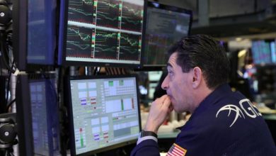 Pialang Sedang Bekerja Di Lantai Bursa Efek New York, Wall Street, Amerika Serikat. Foto : Antara/Reuters