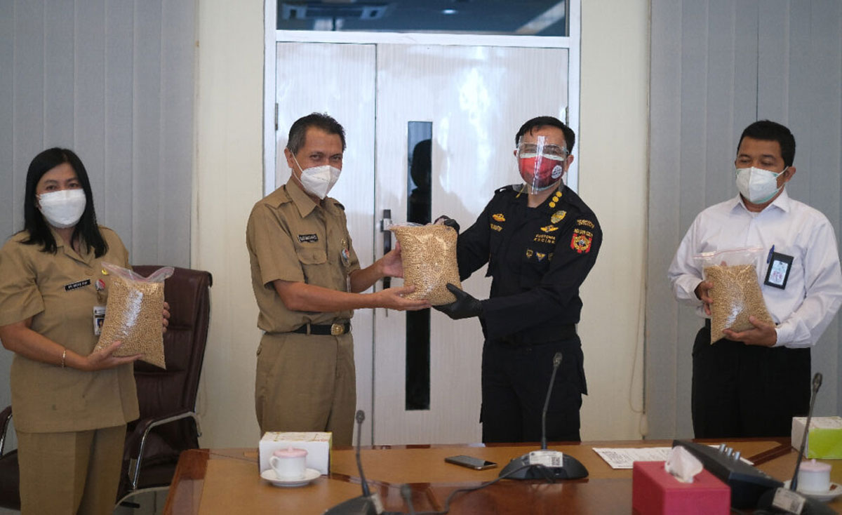 indoposco Peduli Kerawanan Pangan, Bea Cukai Tanjung Emas Hibahkan Kedelai Biji