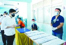Wagub Emil Dardak Cek BST Tanpa Syarat Vaksinasi di Surabaya