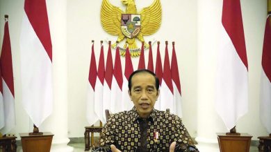 Jokowi: Makan Di Warung Makan Sudah Boleh