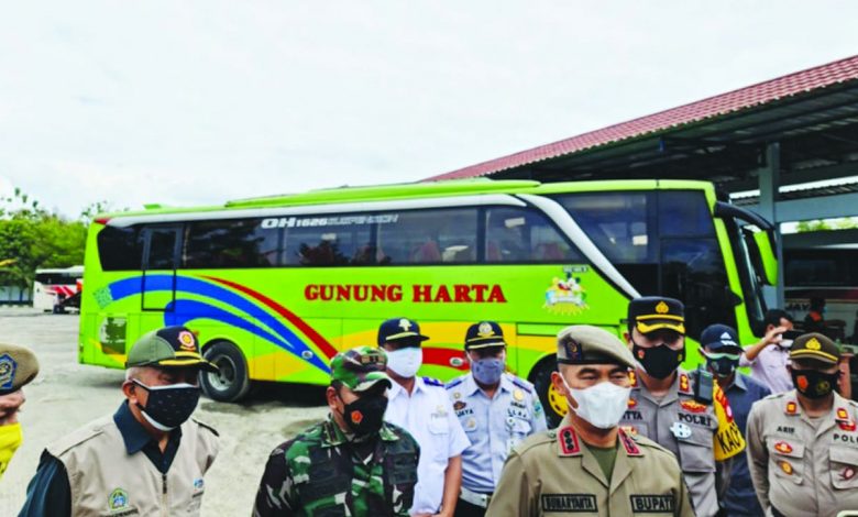 Tim Gabungan Tertibkan Tujuh Bus Yang Berwisata Di Gunung Kidul