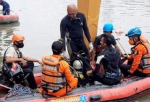 Pemuda Tenggelam di Banjir Kanal Barat, Tim SAR Gabungan Lakukan Pencarian