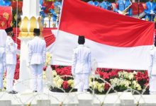 Anggota Paskibraka Mengibarkan Bendera Merah Putih Saat Upacara Peringatan Detik-Detik Proklamasi 1945 Yang Dipimpin Presiden Joko Widodo Di Istana Merdeka, Jakarta, Selasa (17/8/2021). Foto : Biro Pers Media Setpres