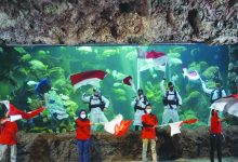 Rayakan HUT RI KE-76, Ancol Gandeng PPI Provinsi DKI Adakan Upacara Pengibaran Bendera dalam Air