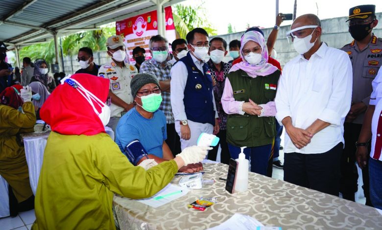 KemenkopUKM - Papmiso Gelar Vaksinasi Pedagang Bakso di Bekasi