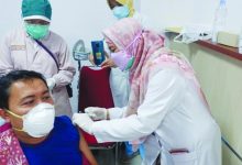 Ribuan Tenaga Kesehatan di RSUD Tulungagung Terima Vaksin "Booster"