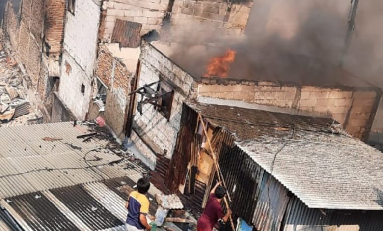 Kampung Padat Penduduk Di Grogol Petamburan Terbakar