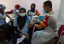 Ribuan Buruh di Tangerang Ikut Vaksinasi yang Digelar Polda Banten