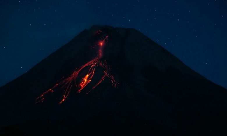 Gunung Merapi Luncurkan 18 Kali Guguran Lava Pijar Ke Barat Daya