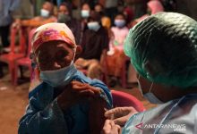 Layanan Vaksinasi Covid-19 bagi Petani Digelar Malam Hari di Kabupaten Bekasi