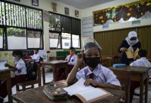 Sejumlah siswa mengikuti pembelajaran tatap muka di SDN Pondok Labu 14 Pagi, Jakarta Selatan, Senin (30/8/2021). Foto : Antara/Sigid Kurniawan/foc.
