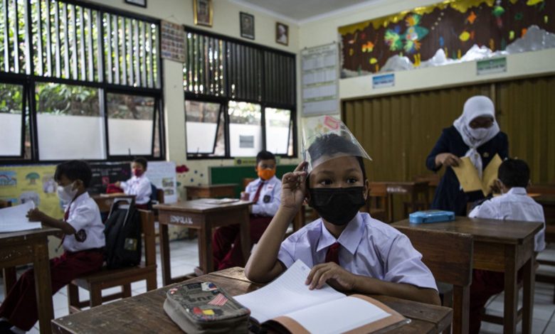 Sejumlah Siswa Mengikuti Pembelajaran Tatap Muka Di Sdn Pondok Labu 14 Pagi, Jakarta Selatan, Senin (30/8/2021). Foto : Antara/Sigid Kurniawan/Foc.