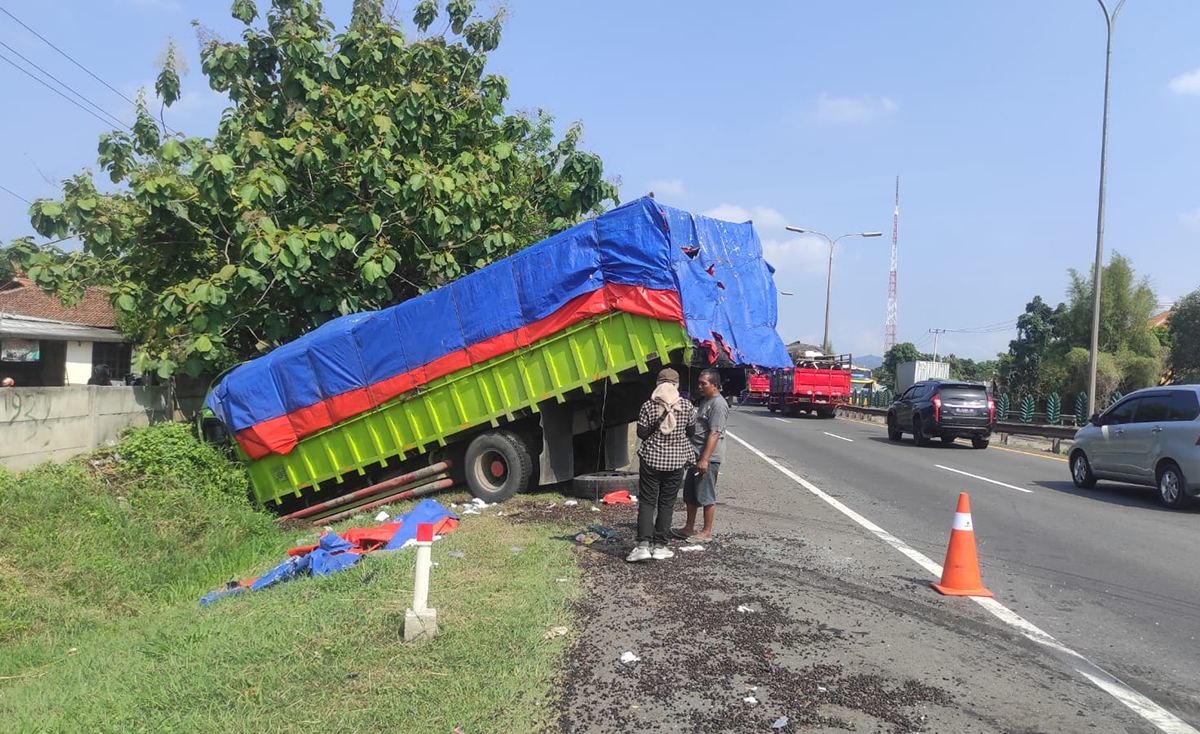 Kecelakaan Maut, Sopir Truk Tewas Usai Tabrak Mobil Rombongan Sawit ...