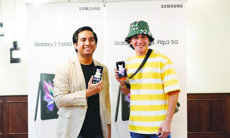 Vino G. Bastian Tertangkap Beli Samsung Galaxy Z Flip3