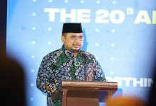 Menteri Agama Yaqut Cholil Qoumas saat membuka pelaksanaan Annual International Conference on Islamic Studies (AICIS) 2021 di Hotel The Sunan, Surakarta, Senin (25/10/2021). (Antara/Ho-Kemenag)