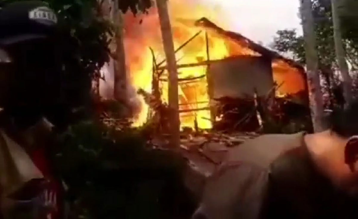 kebakaran rumah baduy
