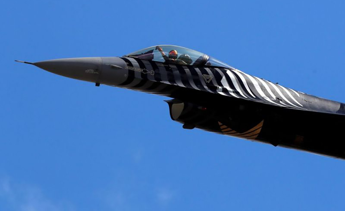 f-16