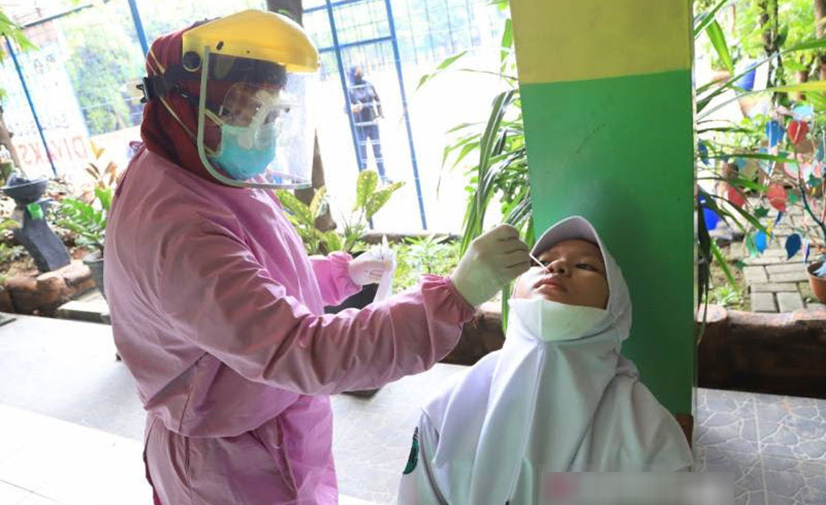 tes swab pelajar