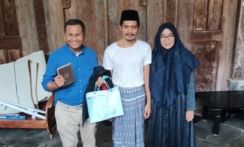 Dahlan Iskan bertemu Kiai Imam Jazuli di Bina Insan Mulia. Foto : disway.id