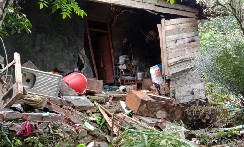 Dua Rumah Rusak Parah Dan Satu Terancam Ambruk Akibat Pegerakan Tanah