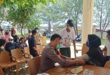 Polisi Gelar Vaksinasi Warga di Pulau Terpencil