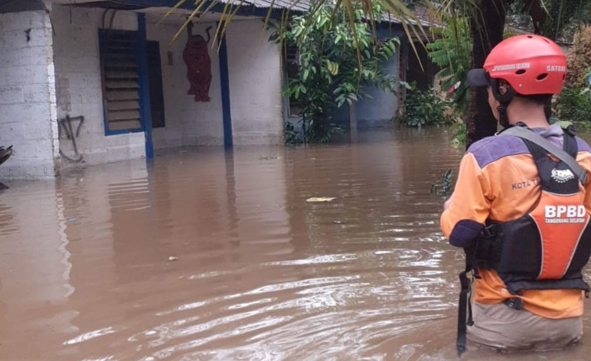 Salah satu rumah warga yang terendam akibat banjir yang terjadi di Kecamatan Setu, Kota Tangerang Selatan. Foto: BPBD Kota Tangerang Selatan