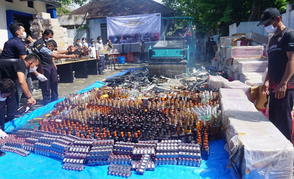 Pemusnahan barang ilegal