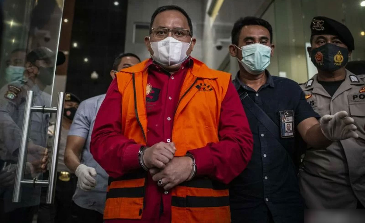Dodi Reza Alex