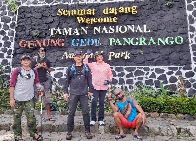 Sejumlah Pendaki Di Taman Nasional Gunung Gede Pangrango (Tnggp), Cianjur, Jabar. Foto : J. Armanto/Indoposco.id