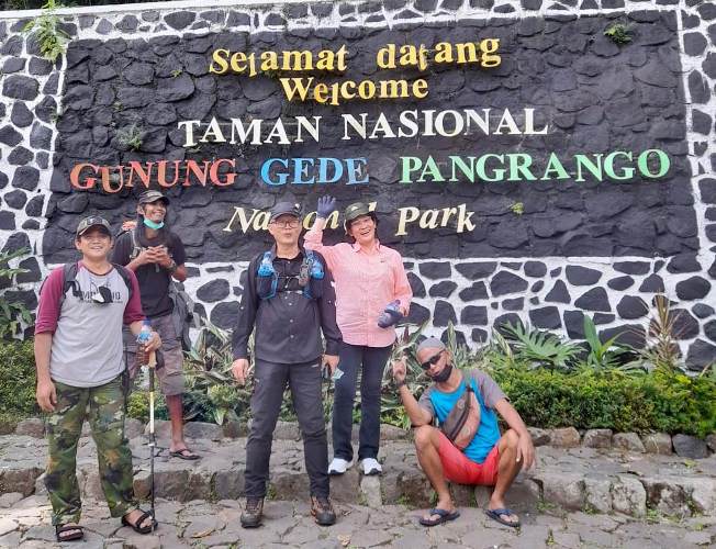 Sejumlah pendaki di Taman Nasional Gunung Gede Pangrango (TNGGP), Cianjur, Jabar. Foto : J. Armanto/Indoposco.id