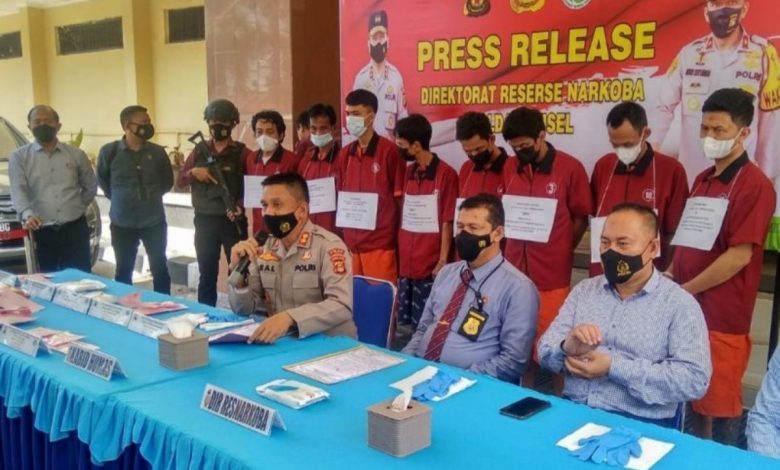 Kepolisian Daerah Sumatera Selatan (Polda Sumsel) Bersama Jajaran Selama Pekan Terakhir Oktober 2021 Ini Mengungkap 35 Kasus Penyalahgunaan Dan Peredaran Gelap Narkoba.