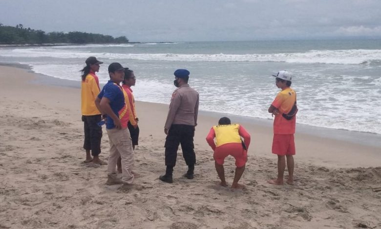 Wisatawan Bekasi Terseret Ombak Pantai Sawarna Belum Ditemukan