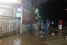 Banjir di kawasan Pela Mampang, Mampang Prapatan, Jumat (12/11/2021). Foto : Antara/Sihol Hasugian