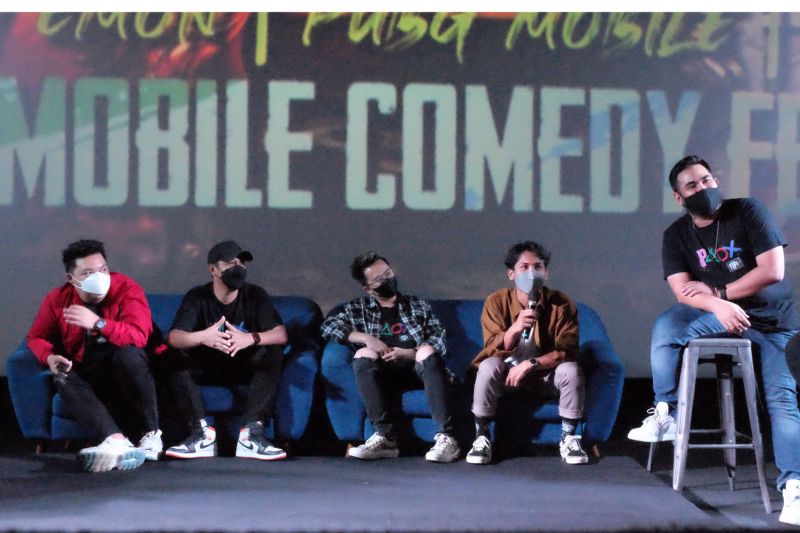 Komedian Bintang Emon dan para kreator konten YouTube Paox Tipi membagikan cerita serta kesan mereka dalam kolaborasi bersama PUBG Mobile Indonesia dalam konferensi pers di CGV Grand Indonesia, Jakarta, Jumat (12/11/2021). Foto : Antara/Rizka Khaerunnisa