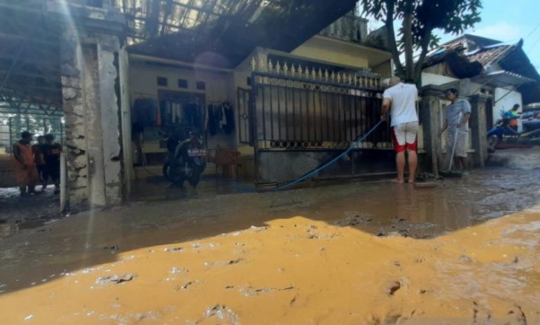 Pejaten Timur Siagakan Petugas Dan Posko Pengungsian Antisipasi Banjir