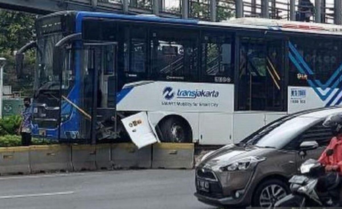 Transjakarta Kecelakaan