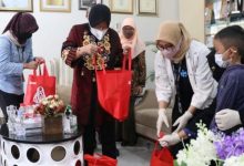 Mensos Tri Rismaharini menemui M. Agil Agisna di Rumah Sakit' Umum Daerah (RSUD) Ciawi, Kabupaten Bogor, Jawa Barat.