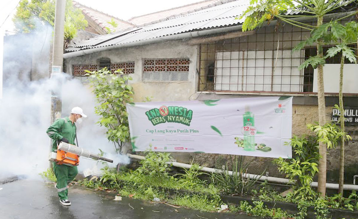 kegiatan fogging program CSR Cap Lang Kayu Putih Plus