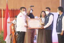 Menteri Pertanian Syahrul Yasin Limpo saat memberikan penghargaan kepada Insan Penyuluhan dan Pertanian Berprestasi, di Pusat Pelatihan Manajemen dan Kepemimpinan Pertanin (PPMKP)