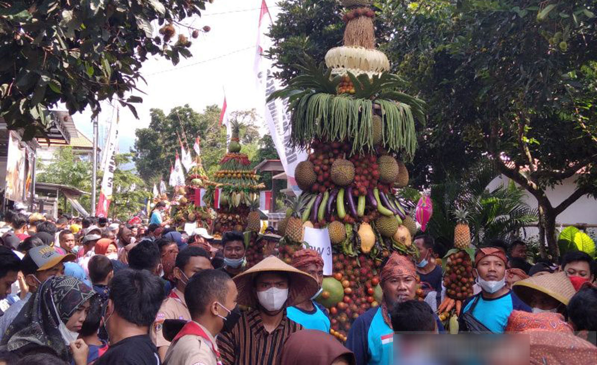 Kirab Gunungan